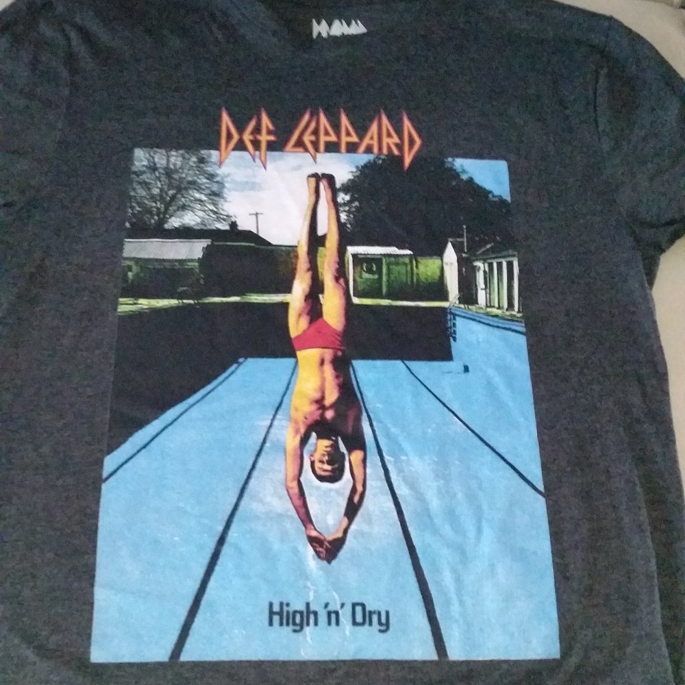 Def Leppard charcoal grey high n dry short sleeve black t-shirtEUC